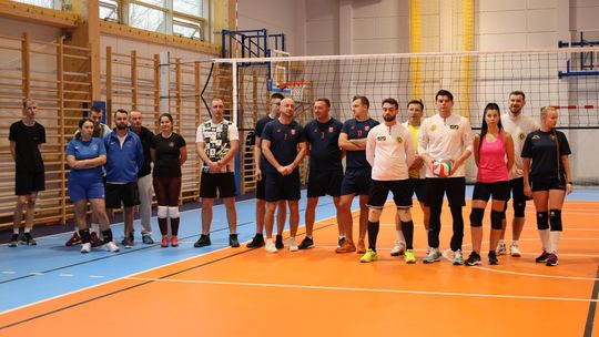 Gm. Leśniowice. Zbierali "Paczuszki dla Maluszków". Charytatywny turniej siatkówki [GALERIA ZDJĘĆ]