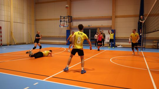 Gm. Leśniowice. Zbierali "Paczuszki dla Maluszków". Charytatywny turniej siatkówki [GALERIA ZDJĘĆ]