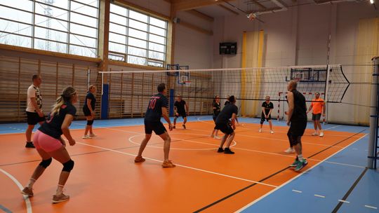 Gm. Leśniowice. Zbierali "Paczuszki dla Maluszków". Charytatywny turniej siatkówki [GALERIA ZDJĘĆ]