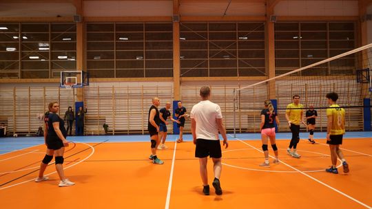 Gm. Leśniowice. Zbierali "Paczuszki dla Maluszków". Charytatywny turniej siatkówki [GALERIA ZDJĘĆ]