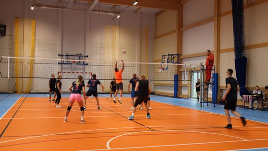 Gm. Leśniowice. Zbierali "Paczuszki dla Maluszków". Charytatywny turniej siatkówki [GALERIA ZDJĘĆ]