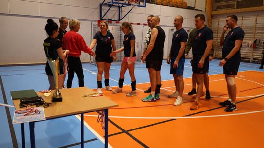 Gm. Leśniowice. Zbierali "Paczuszki dla Maluszków". Charytatywny turniej siatkówki [GALERIA ZDJĘĆ]