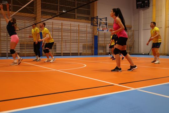 Gm. Leśniowice. Zbierali "Paczuszki dla Maluszków". Charytatywny turniej siatkówki [GALERIA ZDJĘĆ]