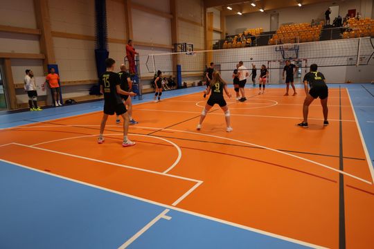 Gm. Leśniowice. Zbierali "Paczuszki dla Maluszków". Charytatywny turniej siatkówki [GALERIA ZDJĘĆ]