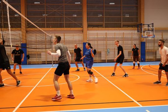 Gm. Leśniowice. Zbierali "Paczuszki dla Maluszków". Charytatywny turniej siatkówki [GALERIA ZDJĘĆ]