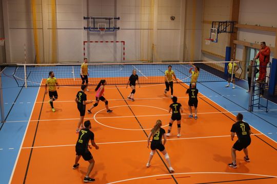 Gm. Leśniowice. Zbierali "Paczuszki dla Maluszków". Charytatywny turniej siatkówki [GALERIA ZDJĘĆ]