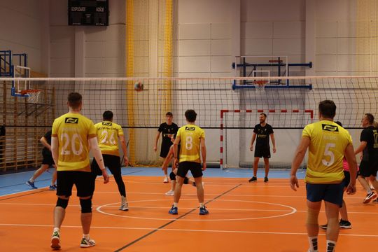 Gm. Leśniowice. Zbierali "Paczuszki dla Maluszków". Charytatywny turniej siatkówki [GALERIA ZDJĘĆ]