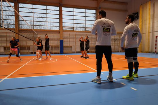 Gm. Leśniowice. Zbierali "Paczuszki dla Maluszków". Charytatywny turniej siatkówki [GALERIA ZDJĘĆ]