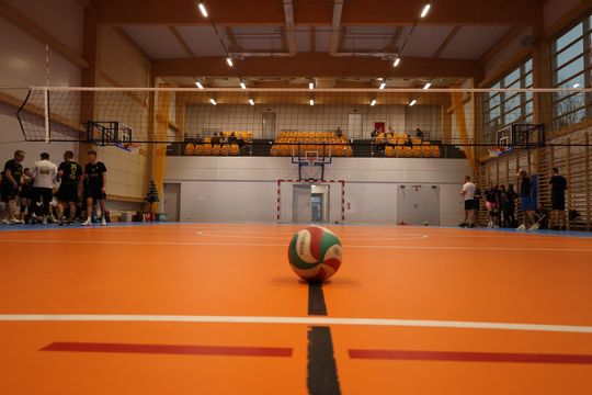 Gm. Leśniowice. Zbierali "Paczuszki dla Maluszków". Charytatywny turniej siatkówki [GALERIA ZDJĘĆ]