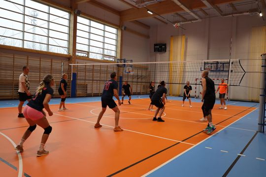 Gm. Leśniowice. Zbierali "Paczuszki dla Maluszków". Charytatywny turniej siatkówki [GALERIA ZDJĘĆ]