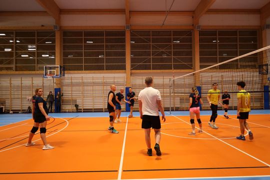 Gm. Leśniowice. Zbierali "Paczuszki dla Maluszków". Charytatywny turniej siatkówki [GALERIA ZDJĘĆ]