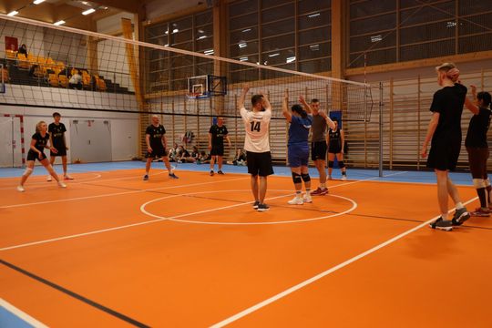 Gm. Leśniowice. Zbierali "Paczuszki dla Maluszków". Charytatywny turniej siatkówki [GALERIA ZDJĘĆ]