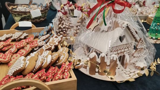 Gm. Ruda Huta. Kiermasz bożonarodzeniowy w Gminnym Ośrodku Kultury w Rudzie Hucie [GALERIA ZDJĘĆ]