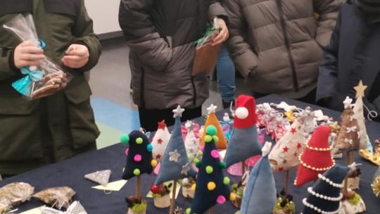 Gm. Ruda Huta. Kiermasz bożonarodzeniowy w Gminnym Ośrodku Kultury w Rudzie Hucie [GALERIA ZDJĘĆ]