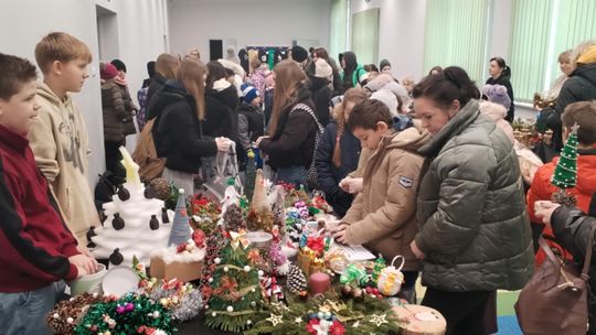Gm. Ruda Huta. Kiermasz bożonarodzeniowy w Gminnym Ośrodku Kultury w Rudzie Hucie [GALERIA ZDJĘĆ]