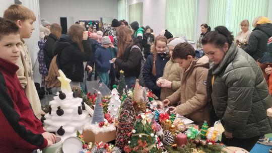 Gm. Ruda Huta. Kiermasz bożonarodzeniowy w Gminnym Ośrodku Kultury w Rudzie Hucie [GALERIA ZDJĘĆ]