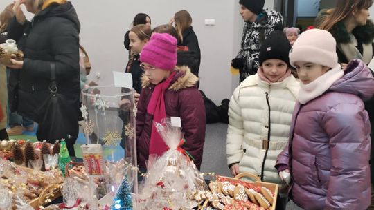 Gm. Ruda Huta. Kiermasz bożonarodzeniowy w Gminnym Ośrodku Kultury w Rudzie Hucie [GALERIA ZDJĘĆ]