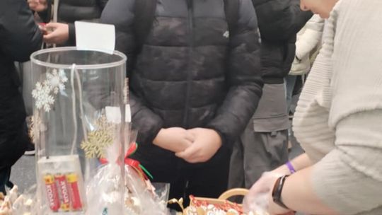 Gm. Ruda Huta. Kiermasz bożonarodzeniowy w Gminnym Ośrodku Kultury w Rudzie Hucie [GALERIA ZDJĘĆ]