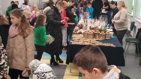 Gm. Ruda Huta. Kiermasz bożonarodzeniowy w Gminnym Ośrodku Kultury w Rudzie Hucie [GALERIA ZDJĘĆ]