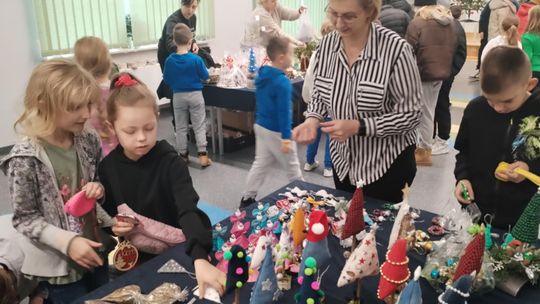 Gm. Ruda Huta. Kiermasz bożonarodzeniowy w Gminnym Ośrodku Kultury w Rudzie Hucie [GALERIA ZDJĘĆ]