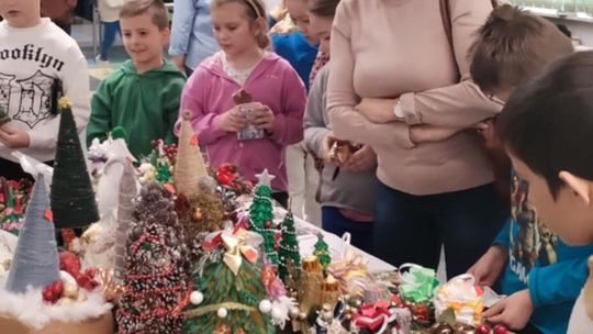 Gm. Ruda Huta. Kiermasz bożonarodzeniowy w Gminnym Ośrodku Kultury w Rudzie Hucie [GALERIA ZDJĘĆ]