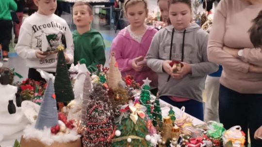 Gm. Ruda Huta. Kiermasz bożonarodzeniowy w Gminnym Ośrodku Kultury w Rudzie Hucie [GALERIA ZDJĘĆ]