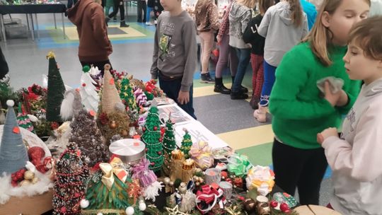 Gm. Ruda Huta. Kiermasz bożonarodzeniowy w Gminnym Ośrodku Kultury w Rudzie Hucie [GALERIA ZDJĘĆ]