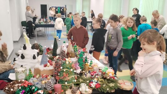 Gm. Ruda Huta. Kiermasz bożonarodzeniowy w Gminnym Ośrodku Kultury w Rudzie Hucie [GALERIA ZDJĘĆ]