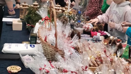 Gm. Ruda Huta. Kiermasz bożonarodzeniowy w Gminnym Ośrodku Kultury w Rudzie Hucie [GALERIA ZDJĘĆ]