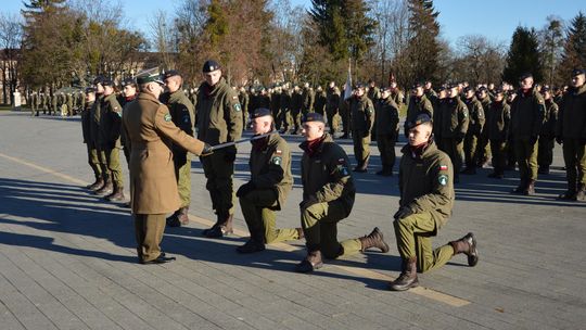 Święta 19 Dywizjonu Artylerii Samobieżnej oraz ślubowania klas Oddziału Przygotowania Wojskowego [GALERIA ZDJĘĆ]