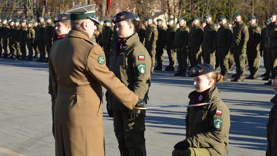 Święta 19 Dywizjonu Artylerii Samobieżnej oraz ślubowania klas Oddziału Przygotowania Wojskowego [GALERIA ZDJĘĆ]