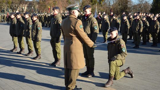 Święta 19 Dywizjonu Artylerii Samobieżnej oraz ślubowania klas Oddziału Przygotowania Wojskowego [GALERIA ZDJĘĆ]
