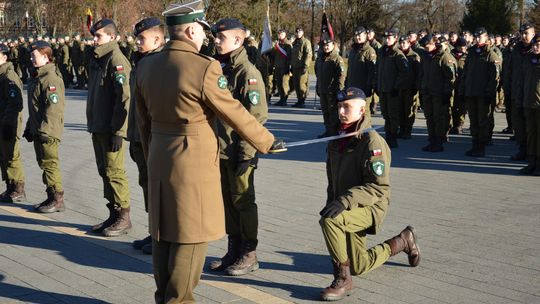 Święta 19 Dywizjonu Artylerii Samobieżnej oraz ślubowania klas Oddziału Przygotowania Wojskowego [GALERIA ZDJĘĆ]
