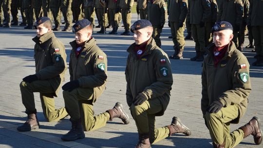 Święta 19 Dywizjonu Artylerii Samobieżnej oraz ślubowania klas Oddziału Przygotowania Wojskowego [GALERIA ZDJĘĆ]