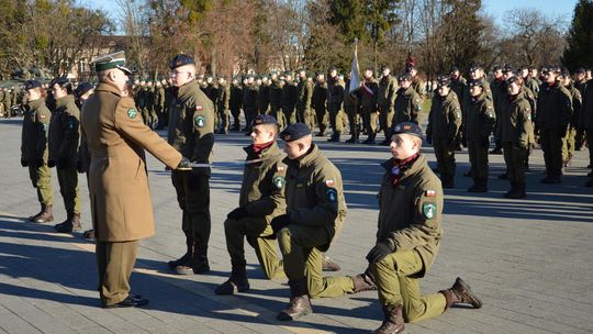 Święto 19 Dywizjonu Artylerii Samobieżnej oraz ślubowanie klas Oddziału Przygotowania Wojskowego [GALERIA ZDJĘĆ]