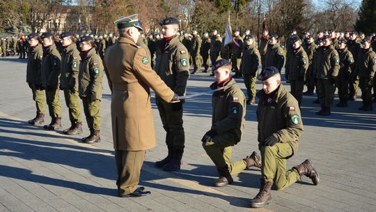 Święta 19 Dywizjonu Artylerii Samobieżnej oraz ślubowania klas Oddziału Przygotowania Wojskowego [GALERIA ZDJĘĆ]