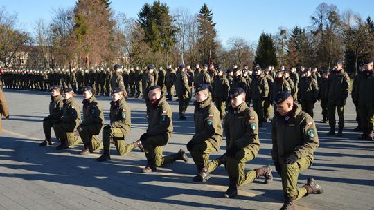 Święta 19 Dywizjonu Artylerii Samobieżnej oraz ślubowania klas Oddziału Przygotowania Wojskowego [GALERIA ZDJĘĆ]