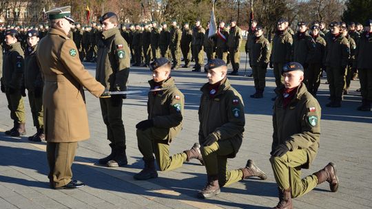 Święta 19 Dywizjonu Artylerii Samobieżnej oraz ślubowania klas Oddziału Przygotowania Wojskowego [GALERIA ZDJĘĆ]
