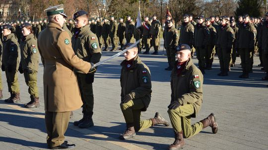 Święta 19 Dywizjonu Artylerii Samobieżnej oraz ślubowania klas Oddziału Przygotowania Wojskowego [GALERIA ZDJĘĆ]