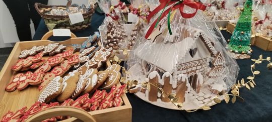 Gm. Ruda Huta. Kiermasz bożonarodzeniowy w Gminnym Ośrodku Kultury w Rudzie Hucie [GALERIA ZDJĘĆ]