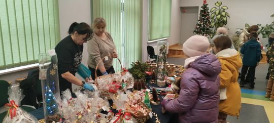 Gm. Ruda Huta. Kiermasz bożonarodzeniowy w Gminnym Ośrodku Kultury w Rudzie Hucie [GALERIA ZDJĘĆ]