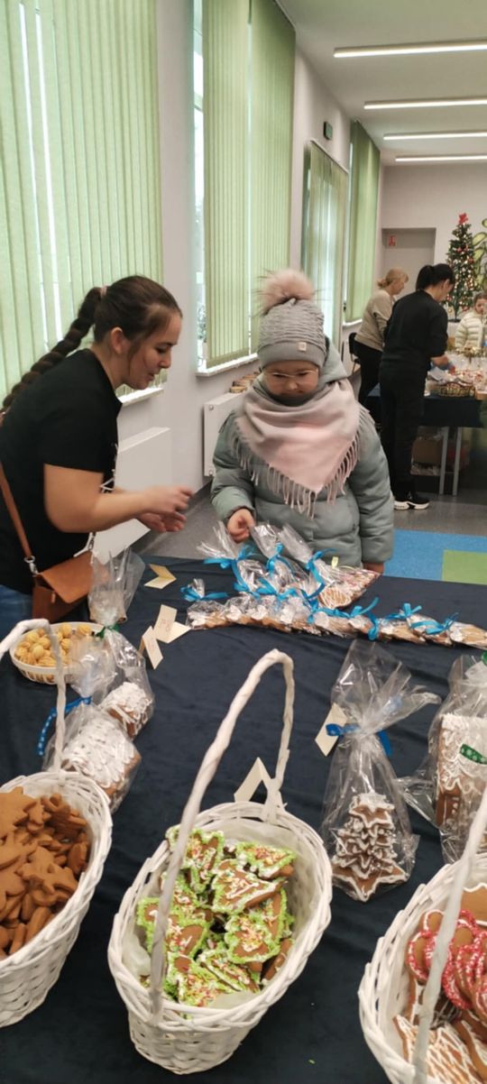 Gm. Ruda Huta. Kiermasz bożonarodzeniowy w Gminnym Ośrodku Kultury w Rudzie Hucie [GALERIA ZDJĘĆ]