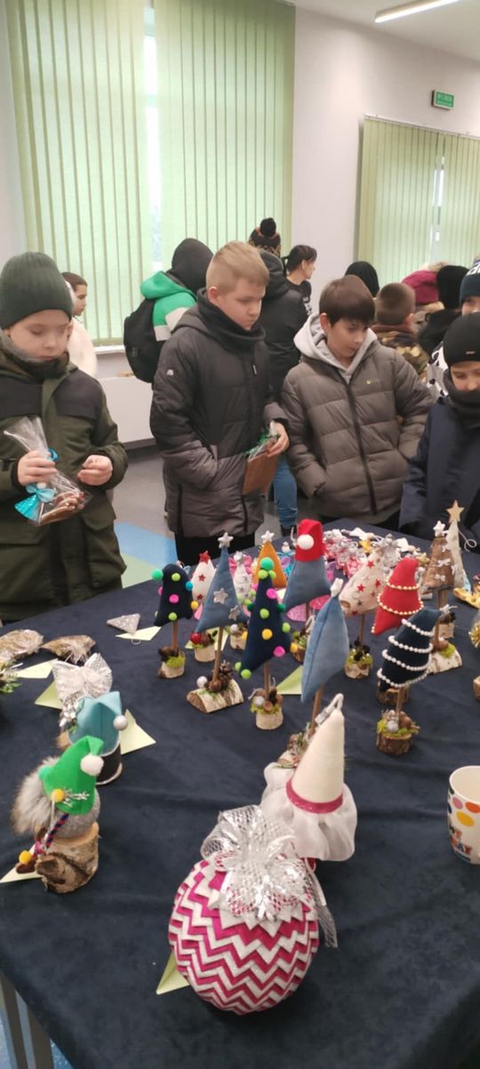 Gm. Ruda Huta. Kiermasz bożonarodzeniowy w Gminnym Ośrodku Kultury w Rudzie Hucie [GALERIA ZDJĘĆ]