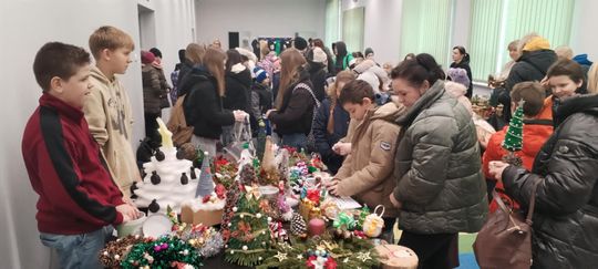 Gm. Ruda Huta. Kiermasz bożonarodzeniowy w Gminnym Ośrodku Kultury w Rudzie Hucie [GALERIA ZDJĘĆ]