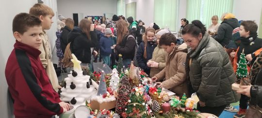 Gm. Ruda Huta. Kiermasz bożonarodzeniowy w Gminnym Ośrodku Kultury w Rudzie Hucie [GALERIA ZDJĘĆ]