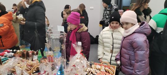Gm. Ruda Huta. Kiermasz bożonarodzeniowy w Gminnym Ośrodku Kultury w Rudzie Hucie [GALERIA ZDJĘĆ]