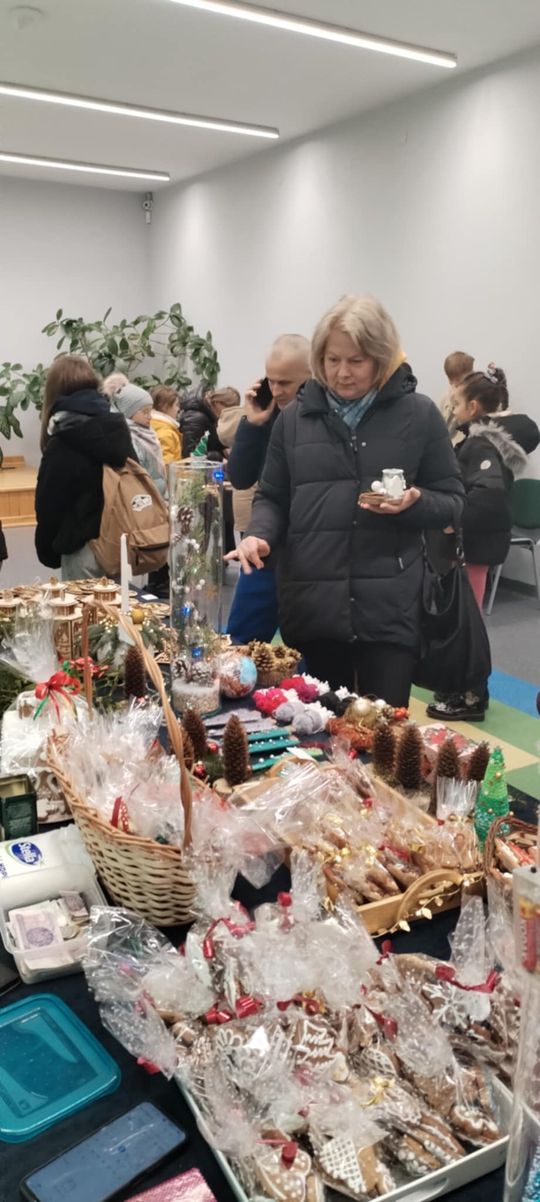 Gm. Ruda Huta. Kiermasz bożonarodzeniowy w Gminnym Ośrodku Kultury w Rudzie Hucie [GALERIA ZDJĘĆ]