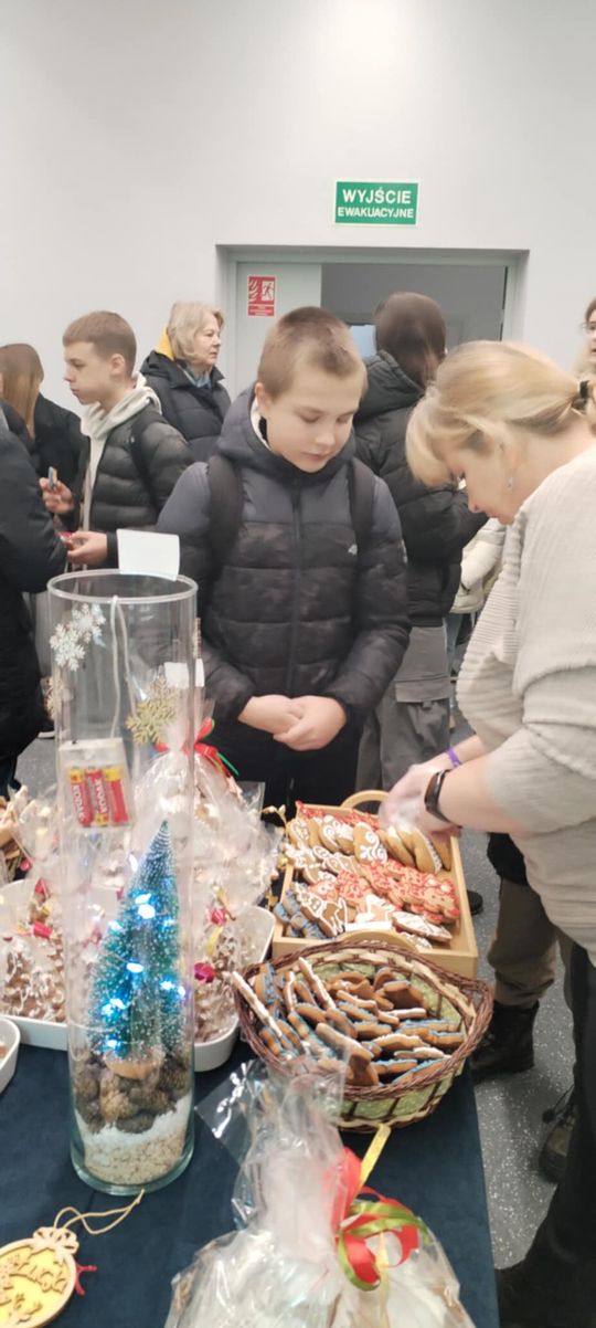Gm. Ruda Huta. Kiermasz bożonarodzeniowy w Gminnym Ośrodku Kultury w Rudzie Hucie [GALERIA ZDJĘĆ]