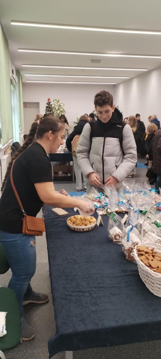 Gm. Ruda Huta. Kiermasz bożonarodzeniowy w Gminnym Ośrodku Kultury w Rudzie Hucie [GALERIA ZDJĘĆ]