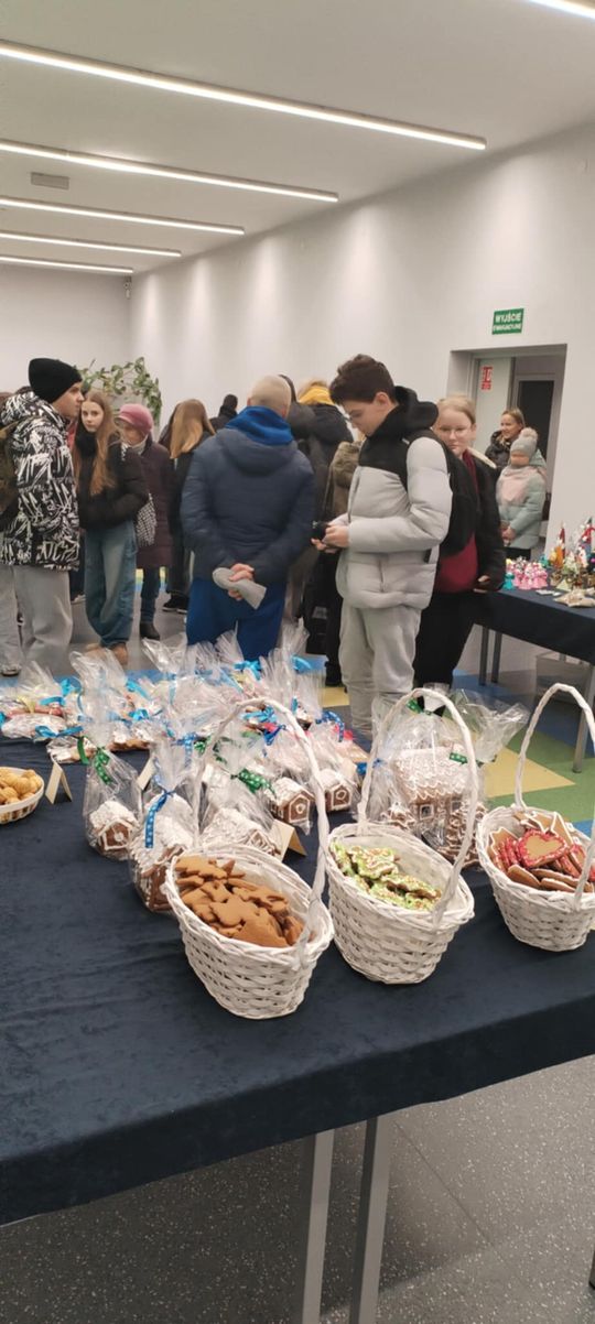 Gm. Ruda Huta. Kiermasz bożonarodzeniowy w Gminnym Ośrodku Kultury w Rudzie Hucie [GALERIA ZDJĘĆ]